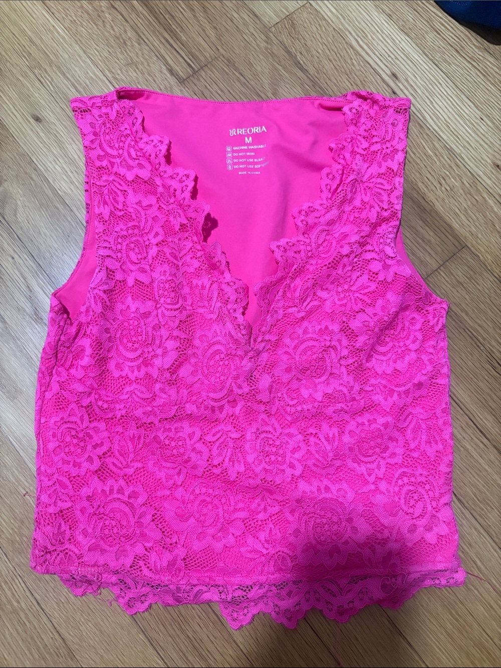 ReoRia Hot Pink Lace V-Neck Sleeveless Camisole